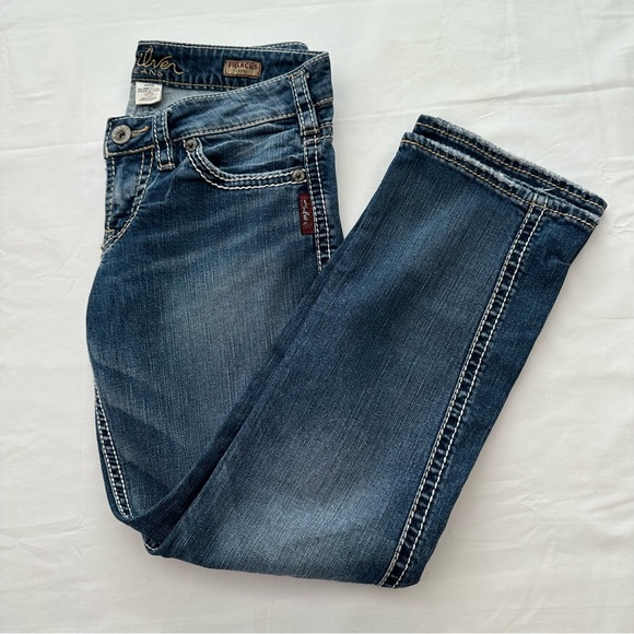 Silver Jeans.Frances Capris.Women Size W28. Distressed Stoned Washed. Pre-Owned. - Picture 3 of 5